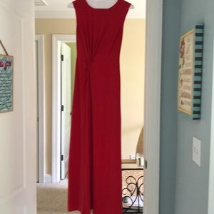 Long dress. Sleeveless.